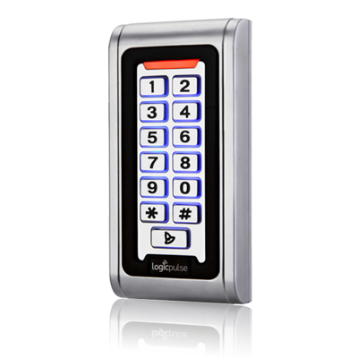 Terminal de controlo de acessos autónomo com identificação através de PIN e cartão RFID, permite efetuar a gestão de acessos exteriores e interiores
